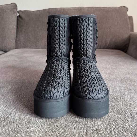 UGG Classic Short Villa Knit Platform Boot - Picture 10 of 15